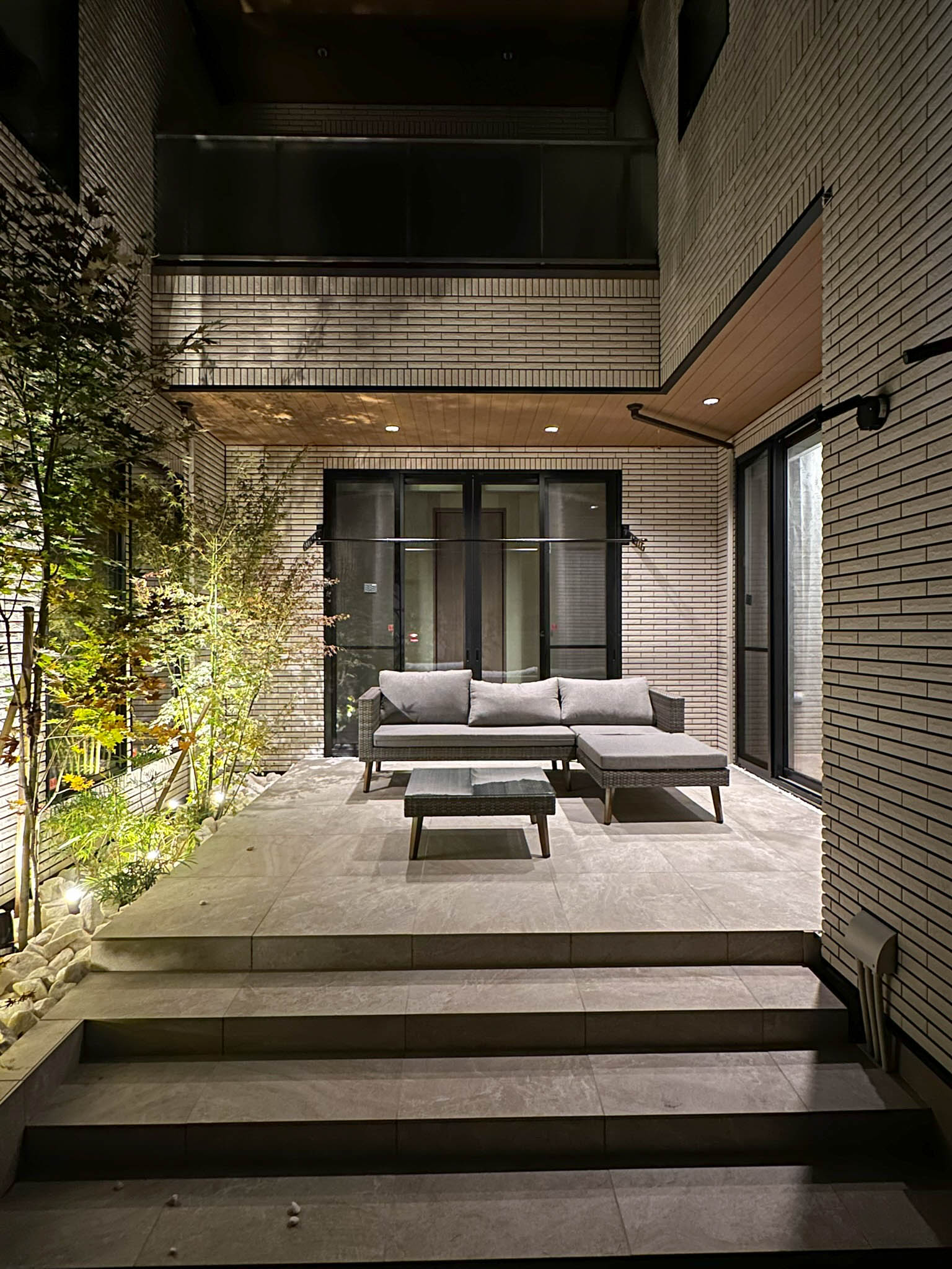 中庭・タイルテラス-2